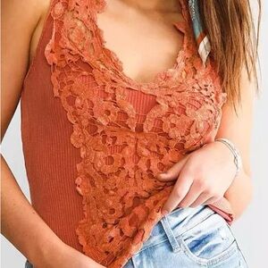 Buckle-Gimmicks Crochet Trim Washed Tank
Top - size XS NWOT